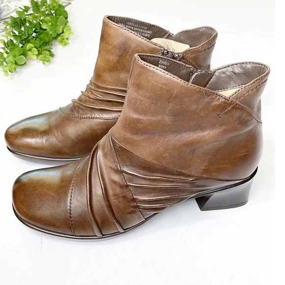 Earth Zinnia Bark Ankle Boot (9) - Picture 3 of 12